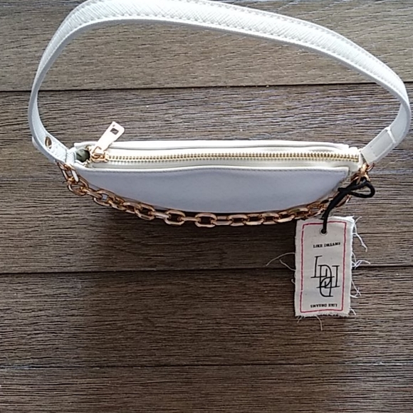 Like Dreams White pouch handbag with Gold chain accent - Picture 4 of 7